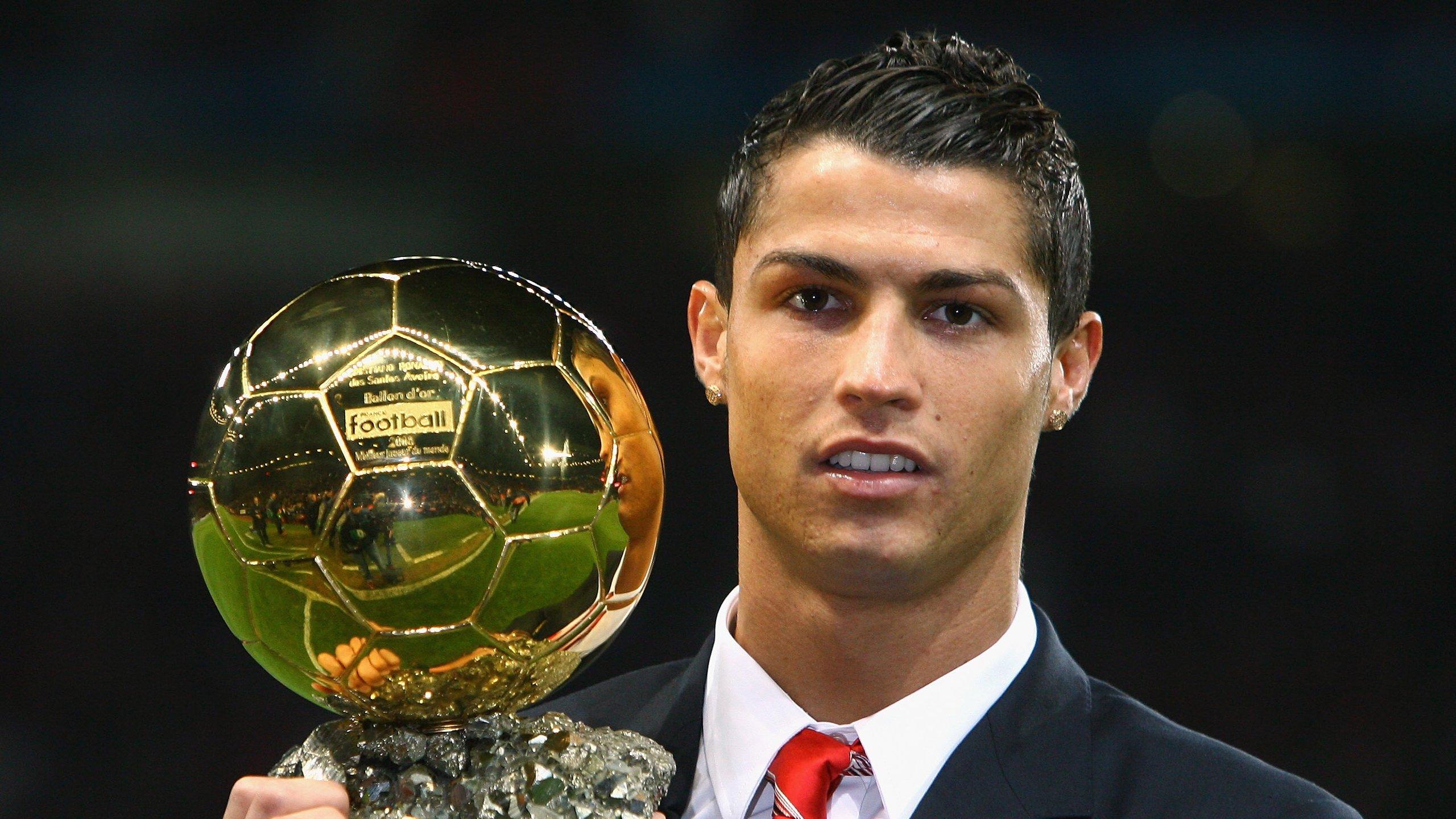 足球之夜，当绿茵场面临十字路口的抉择